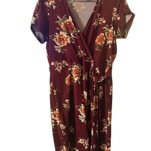 Chic Floral Midi Dress in Burgundy